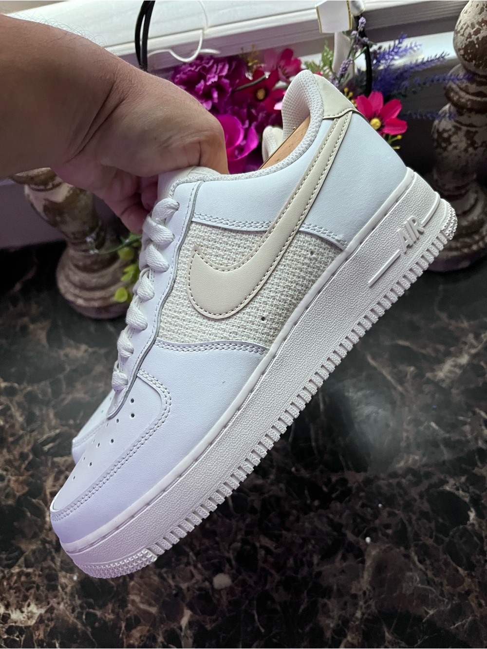 Nike Air Force 1 07 ESS
Streetwear/Athletic
Lifestyle Shoes
Size 8.5 for Women